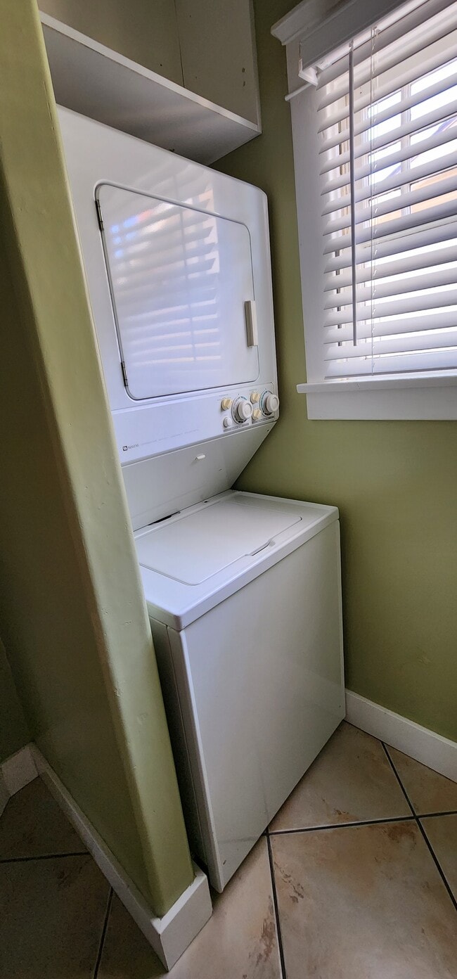 Building Photo - 4003 3rd St