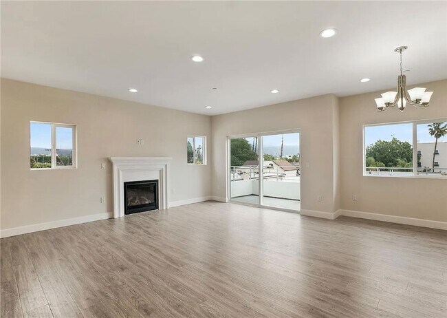 Building Photo - 5432 Hermitage Ave