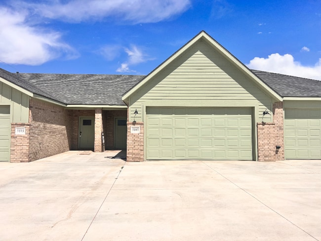 Building Photo - 5805 Urbana Pl