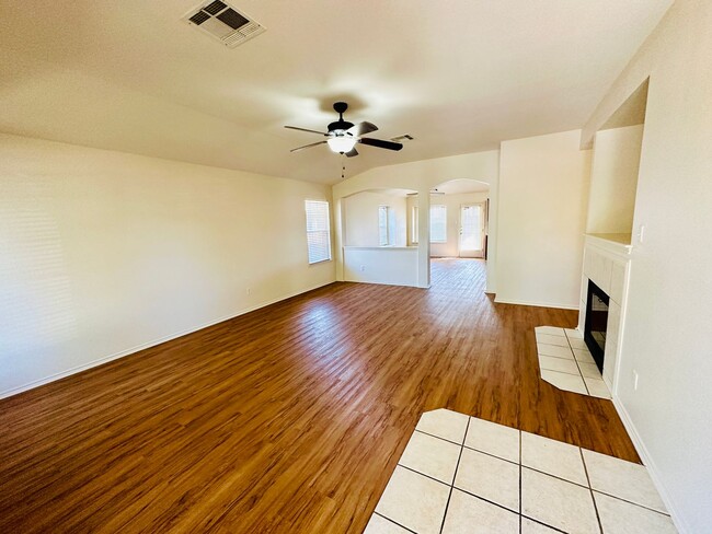 Building Photo - Check out this SWEET 4 bed/2 bath home!