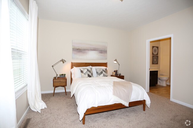 Master Bedroom - Creekstone