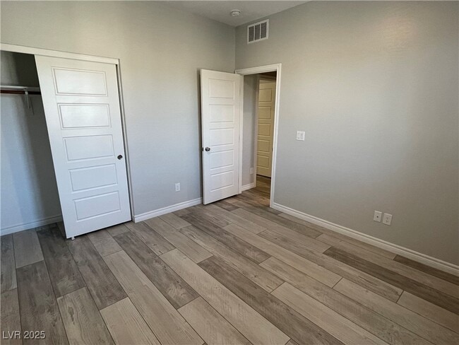 Building Photo - 600 Carriage Hill Dr