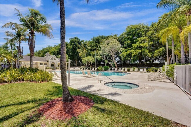 Building Photo - 7858 Dixie Beach Cir