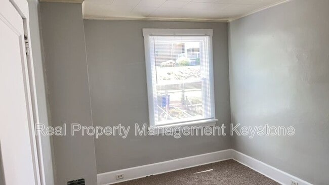 Building Photo - 33 Merritt Ave