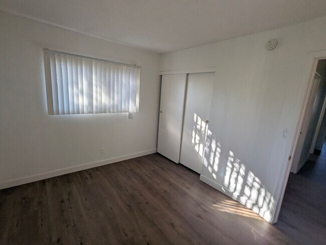 Building Photo - 4 Bedroom 2 Bathroom Single Story Home in Spring Valley