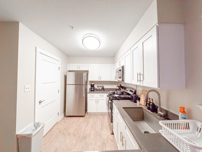 Building Photo - 1450 N Hwy 360