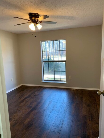 Building Photo - 30480 Fairway View Dr