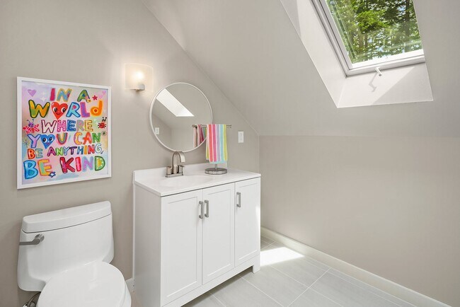 Building Photo - Furnished Redmond Home | Short-Term 3–6 Month Lease | Avail Now!