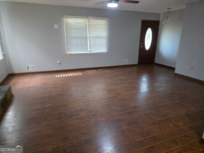 Building Photo - 214 Candler Rd