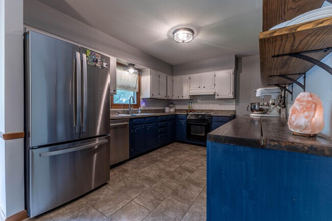 Building Photo - 3312 Lynnwood Dr