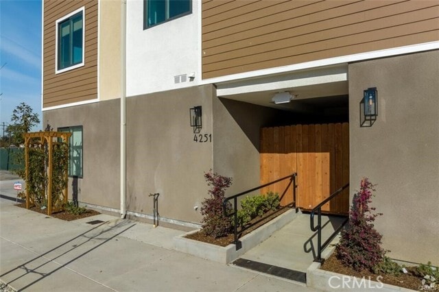 Building Photo - 4251 Live Oak Ave