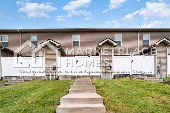 Building Photo - 4052 Saddlecreek Wy