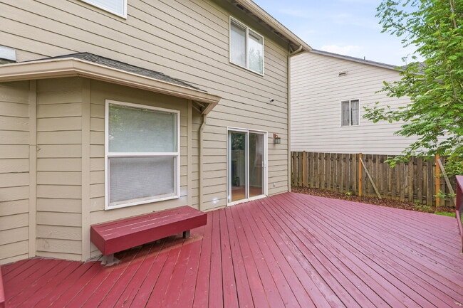 Building Photo - Elegant Executive Home in Desirable Camas – Minutes to SR-14, I-205 & Vancouver