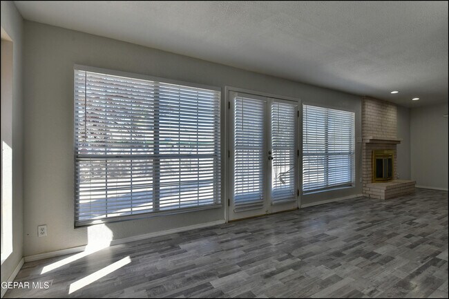 Building Photo - 1739 Russ Randall St