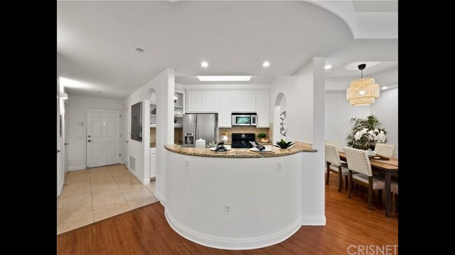 Building Photo - 5703 Laurel Canyon Blvd