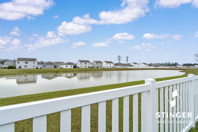 Building Photo - 548 Hideaway St