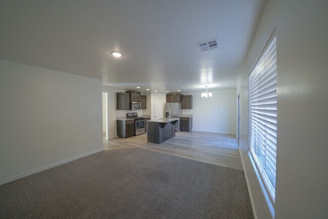 Building Photo - Spacious Townhome for Rent – Prime Location!