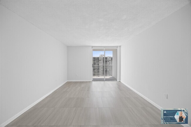 Building Photo - 2801 NE 183rd St