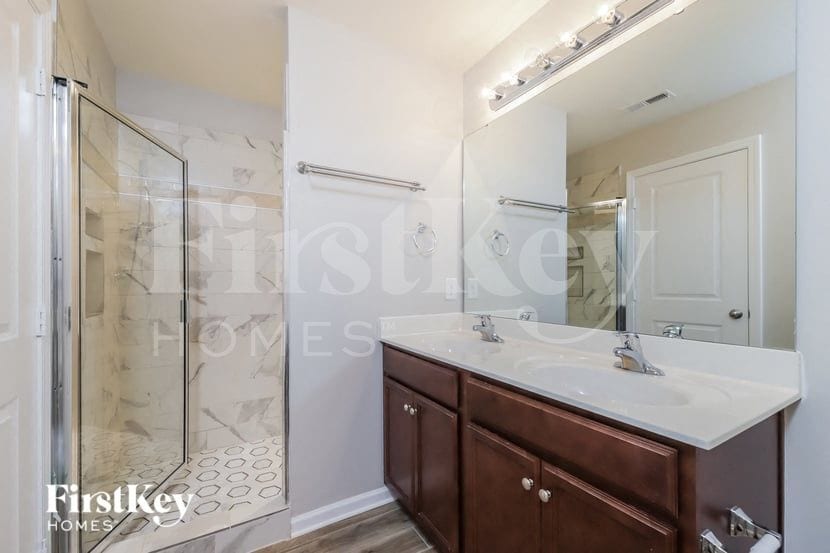 Building Photo - 1049 Solstice St