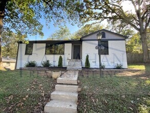 Building Photo - Park Hill Updated 4 bedroom