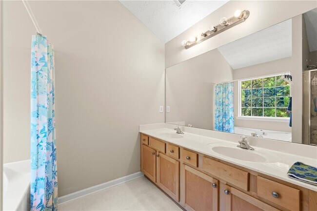 Building Photo - 3751 Roxfield Dr NE