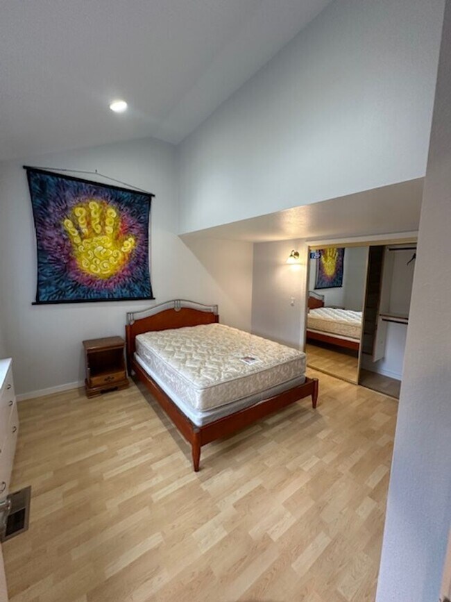 Building Photo - Large and bright 1 Bedroom in Glenshire
