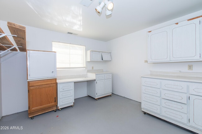 Building Photo - 5931 E Carriage Dr