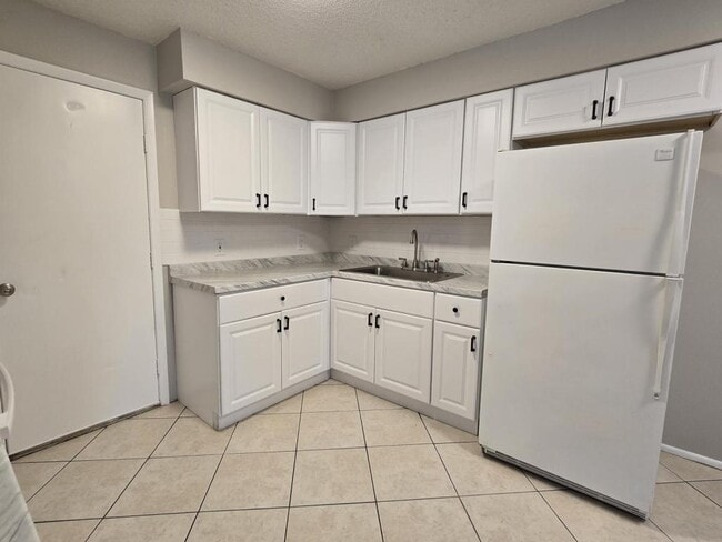 Building Photo - 7389 Canterbury St