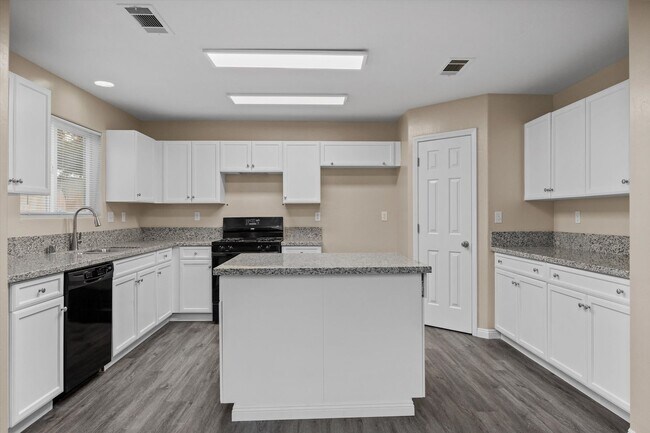 Building Photo - 9612 Pony Mountain Rd