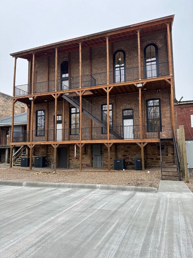 Building Photo - Charming Downtown Apartments