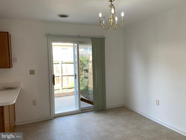 Building Photo - 616 W Martin St