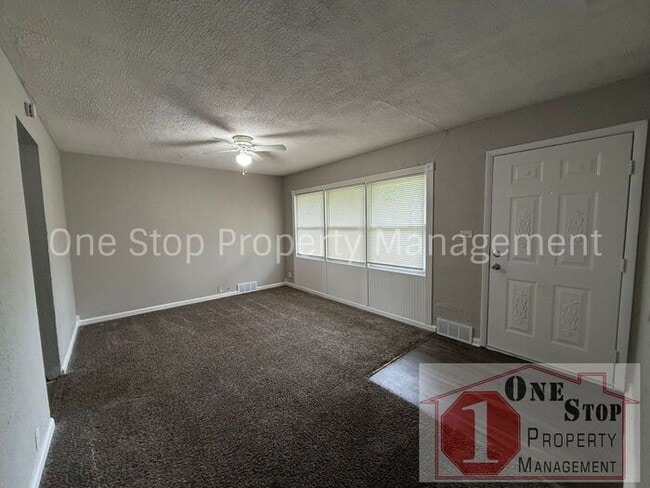 Building Photo - 3 bedroom, 1 Bathroom Home in Kansas City!!