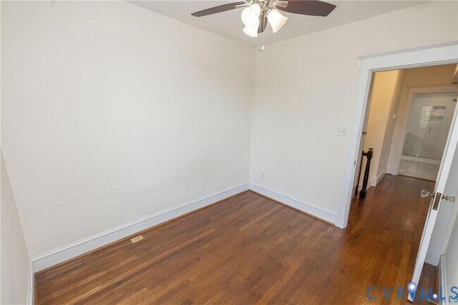 Building Photo - 2302 Maplewood Ave