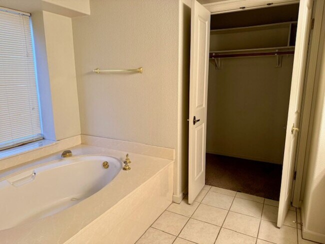 Building Photo - Nice Family Home in Quiet Neighborhood formally known as the French Collection Homes