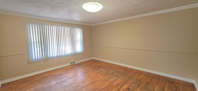 Building Photo - Spacious 4 Bedroom Home close to Missouri State University! $1495!