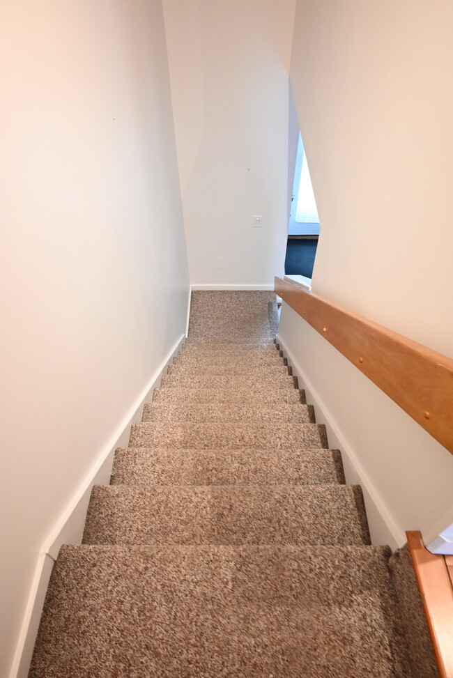 Main Staircase - 15 Salem Pl