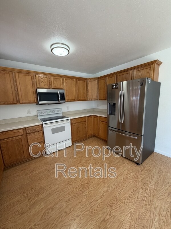 Building Photo - 2520 Lillis Ln