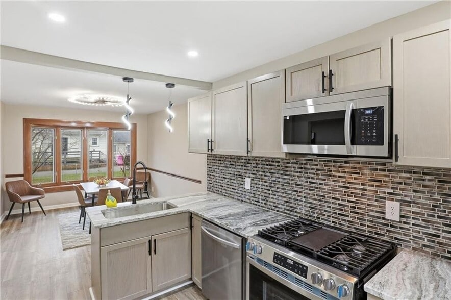 Building Photo - 126 Brookridge Dr