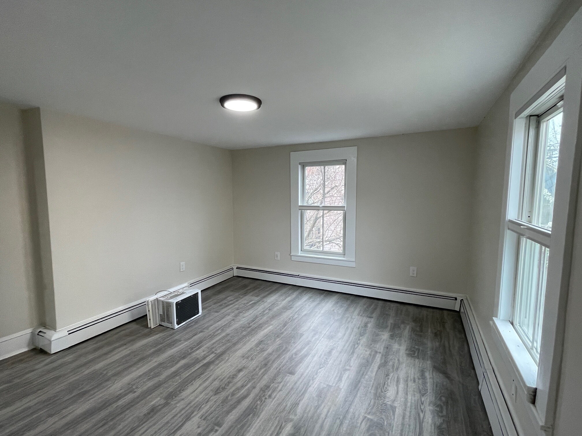 Building Photo - 26 Kenwood St