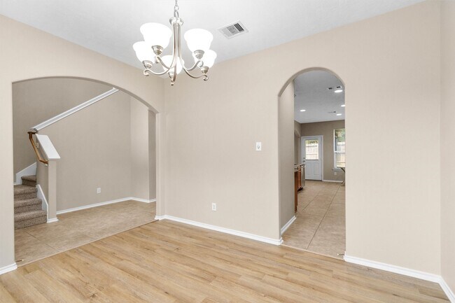 Building Photo - 115 N Hawkhurst Cir