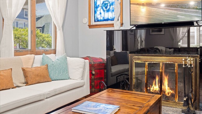 Building Photo - 27 S Oakland Ave