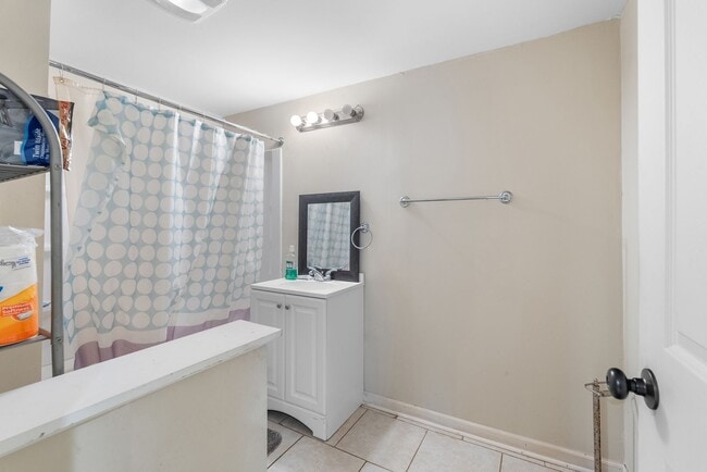 Building Photo - Spacious, Remodeled 3-Bedroom Home in Quie...