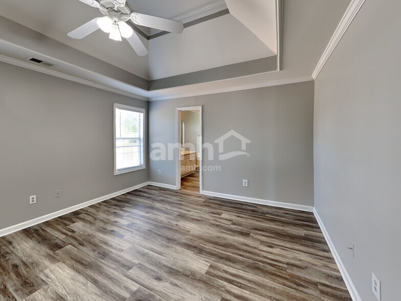 Building Photo - 2025 Graybrook Dr