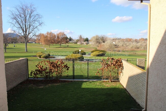 Building Photo - 444 Greenbrook Pl