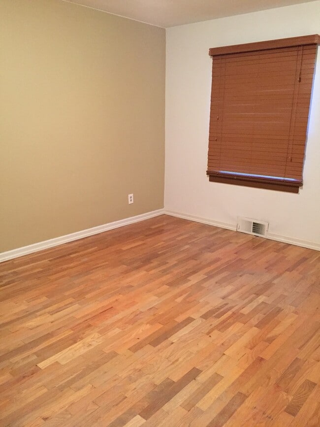 Building Photo - Darling Home in Historic Yakima Neighborhood