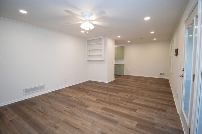 Building Photo - Renovated 5BR Home Minutes from Downtown Columbia | Two Full Kitchens + Fenced Yard ~ Available M...