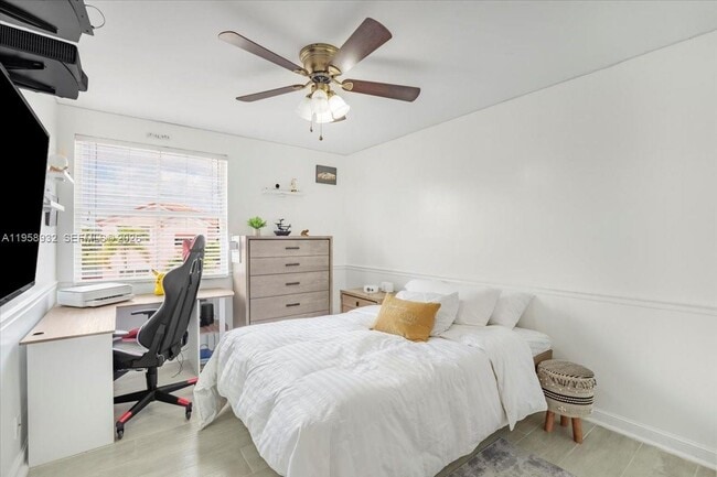 Building Photo - 1820 Vista Way