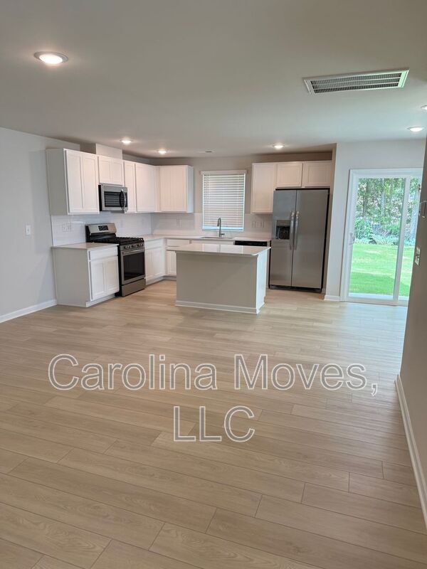 Building Photo - 820 Sandbach Rd