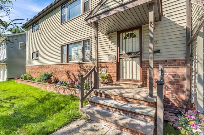 Building Photo - 77 Solon Rd