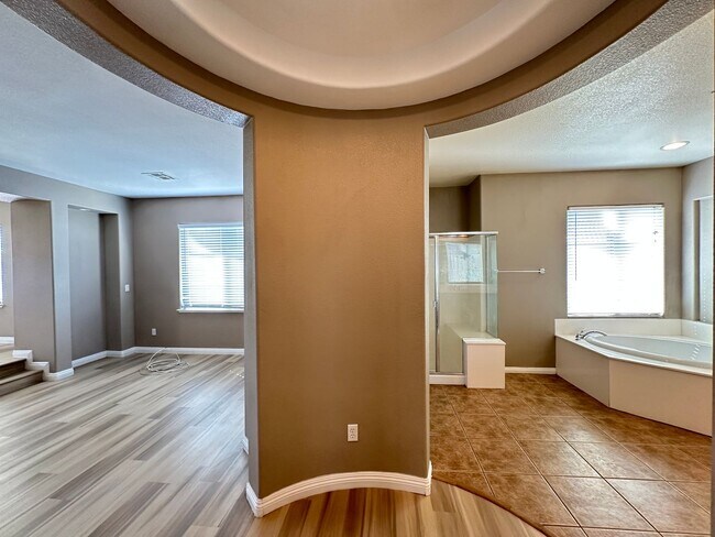 Building Photo - Mountains Edge-Pod 129